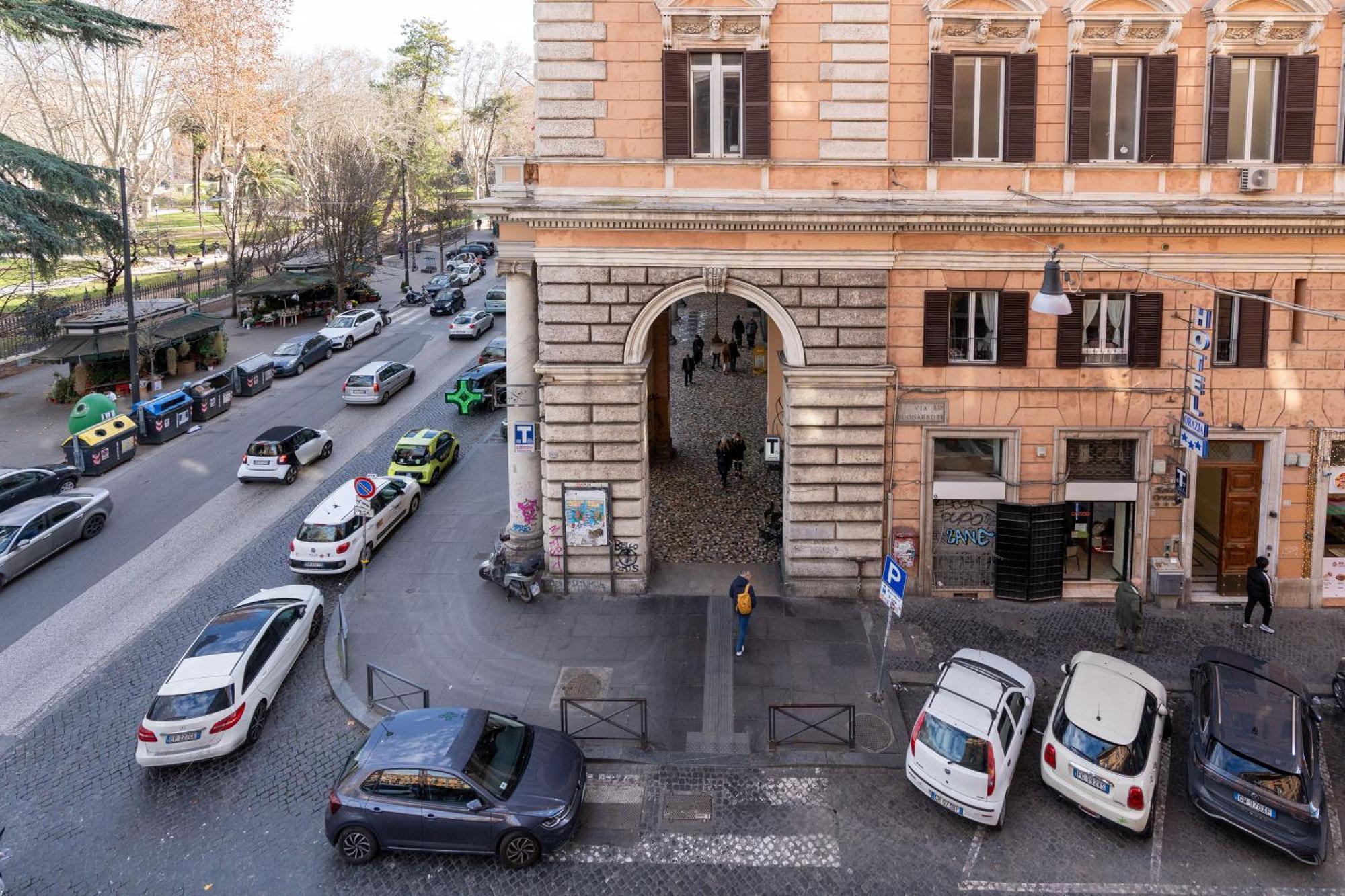 Leone D'Oro Guesthouse - Close To Piazza Vittorio Rom Exteriör bild