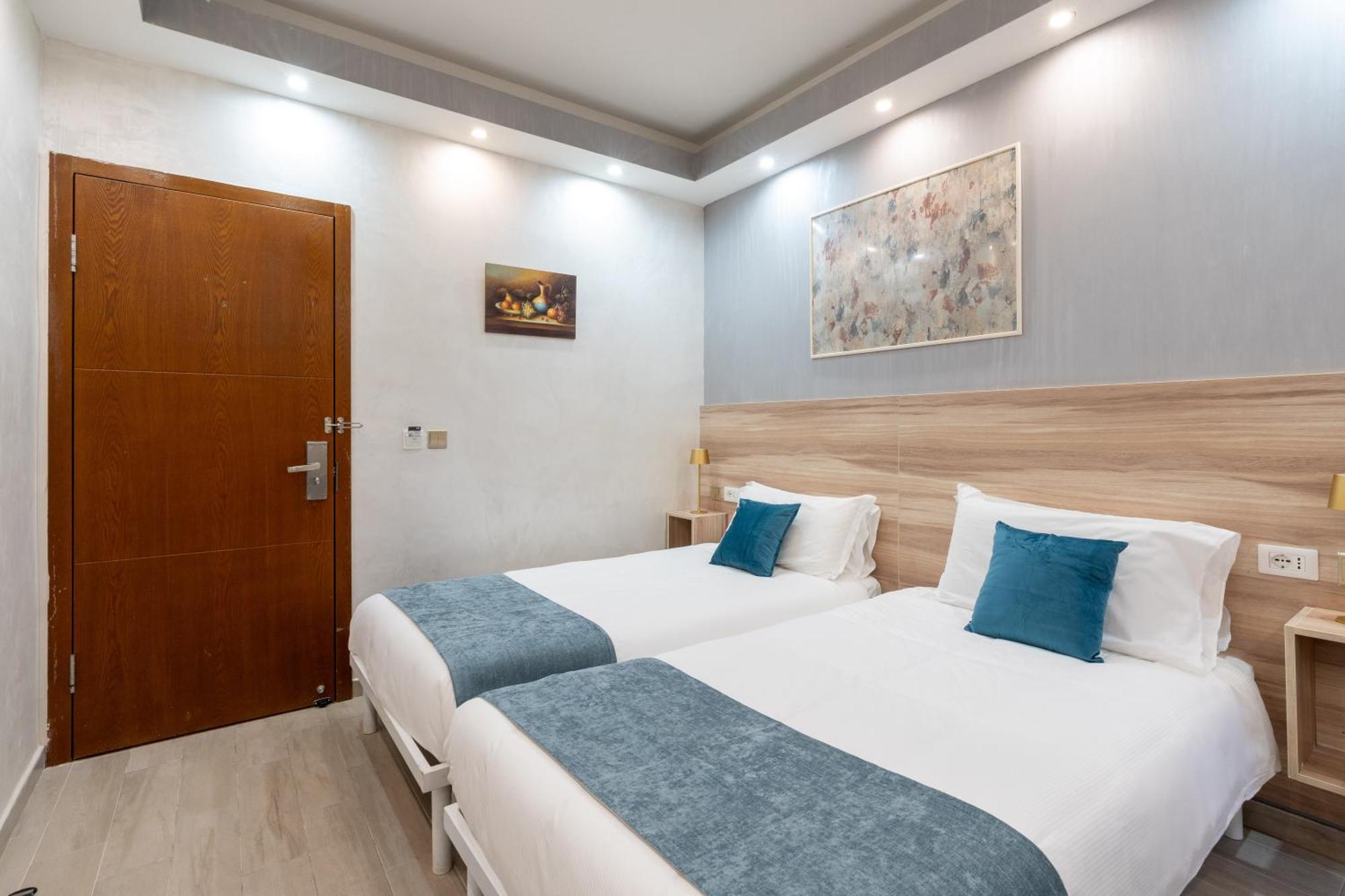 Leone D'Oro Guesthouse - Close To Piazza Vittorio Rom Exteriör bild