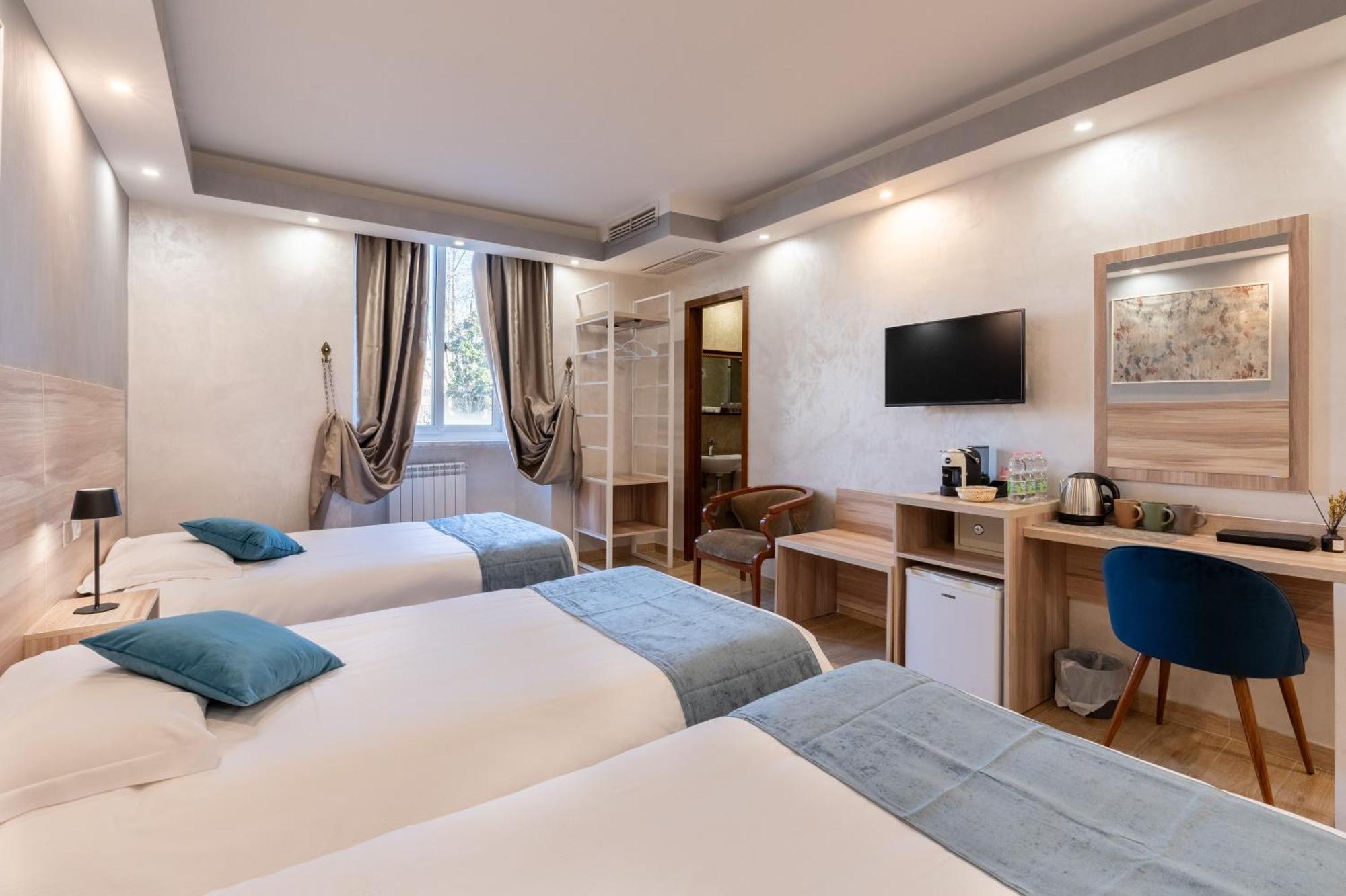 Leone D'Oro Guesthouse - Close To Piazza Vittorio Rom Exteriör bild